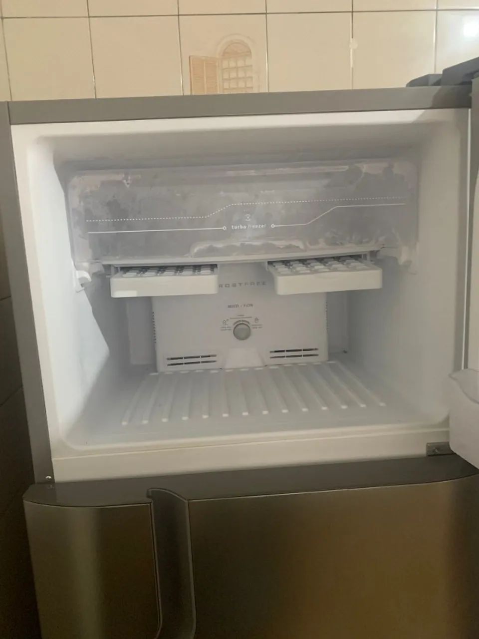Geladeira Electrolux Frost Free 310L Inox - Foto 4