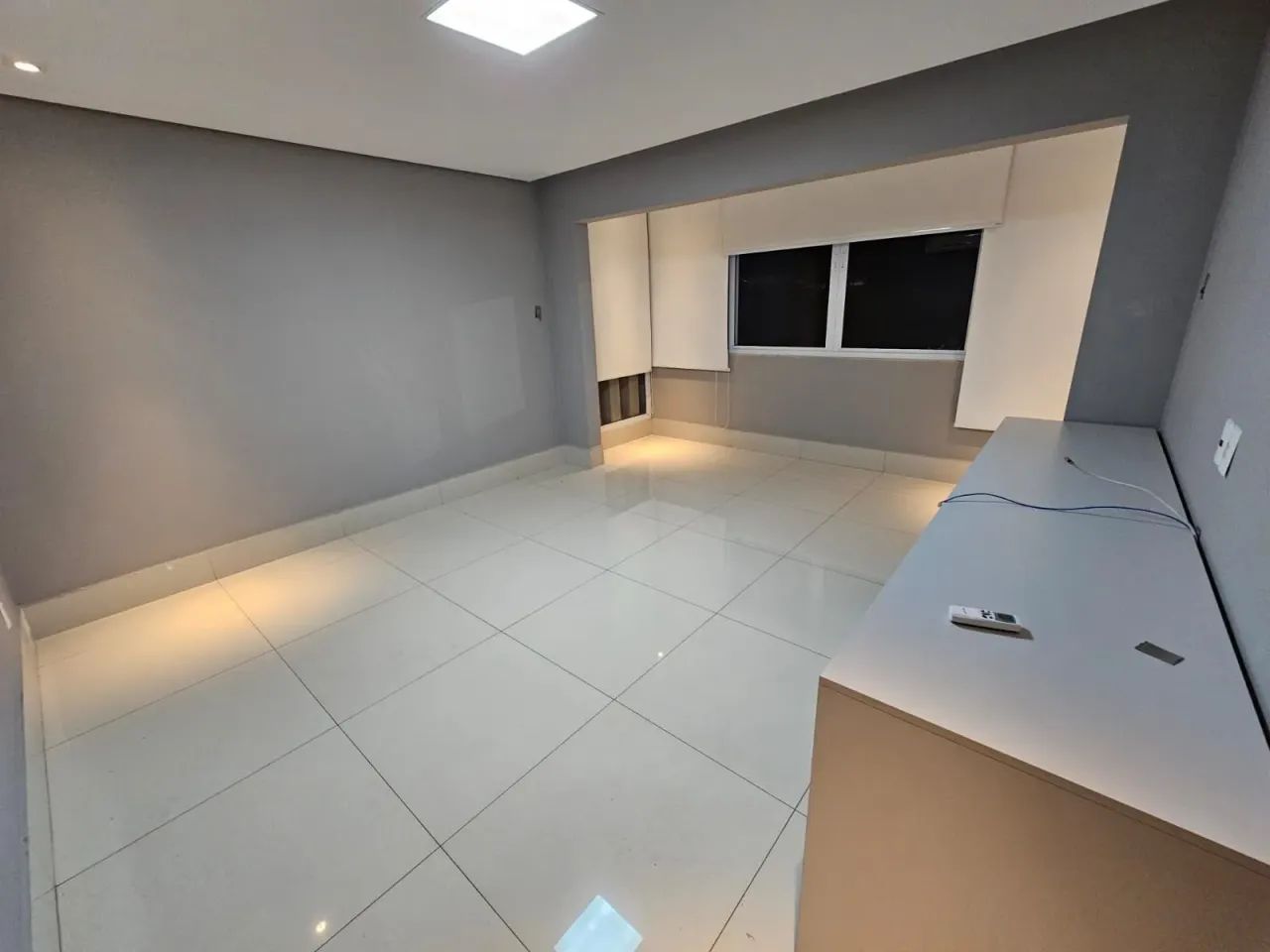 Condomínio Florais dos Lagos. AT 500m². AC de 280m. 4 suites + lavabo e wc piscina. - Foto 2