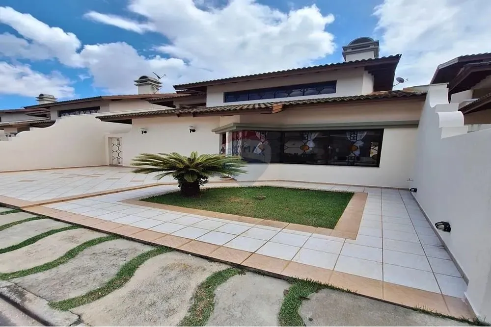 Casa em condomínio com 3 Dormitórios para alugar, 192m² por R$ 6.400,00/mês - Centro - Ati