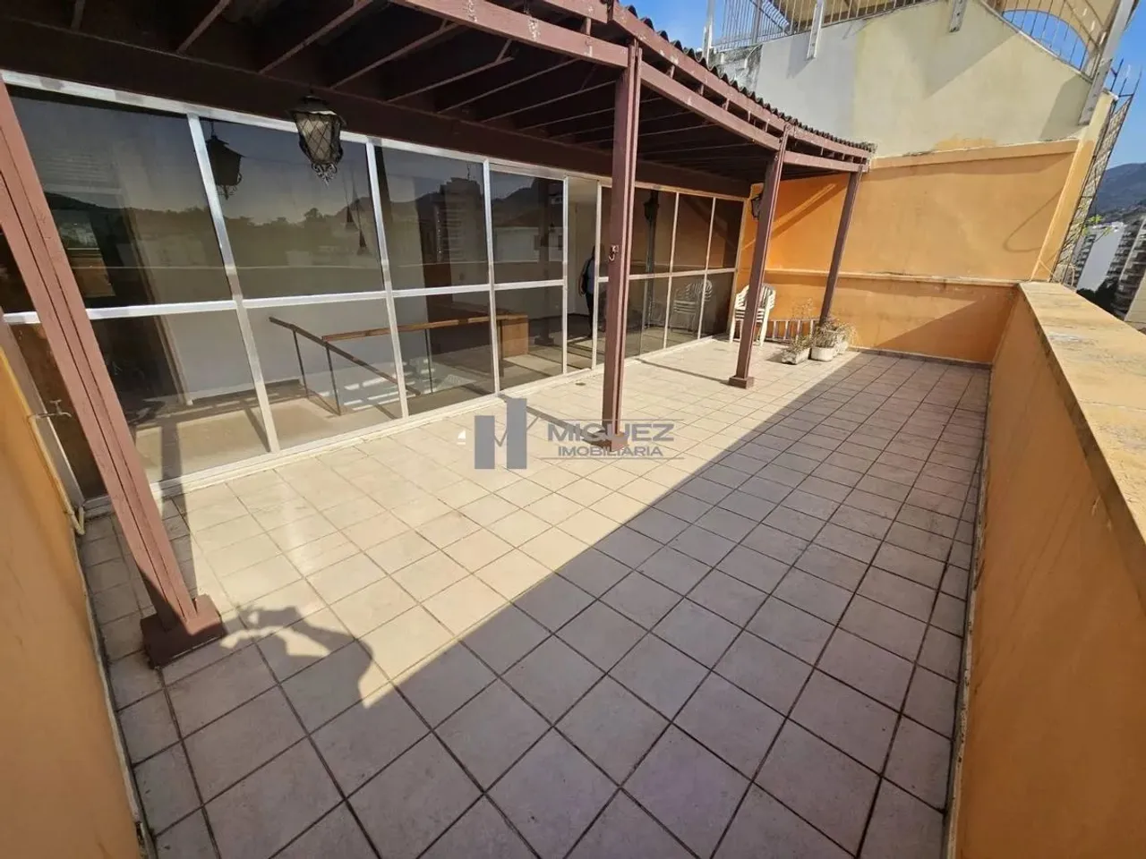 Cobertura Duplex a venda: 3 quartos (1 suite), 2 salões, 5 banheiros, dependências, área e