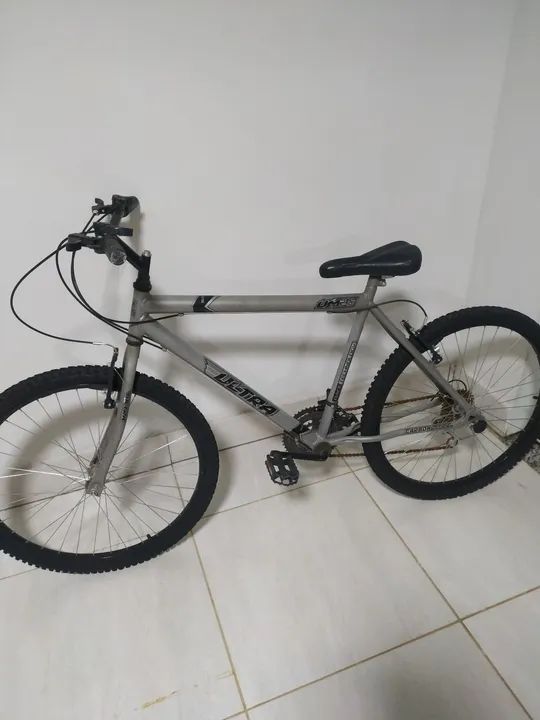 Bicicleta Ultra com marcha