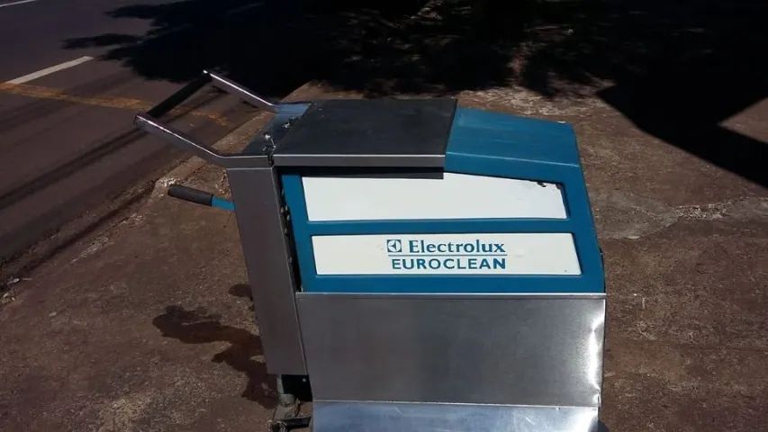 Lavadora de pisos Electrolux funcionando precisa de revisão básica  - Foto 5