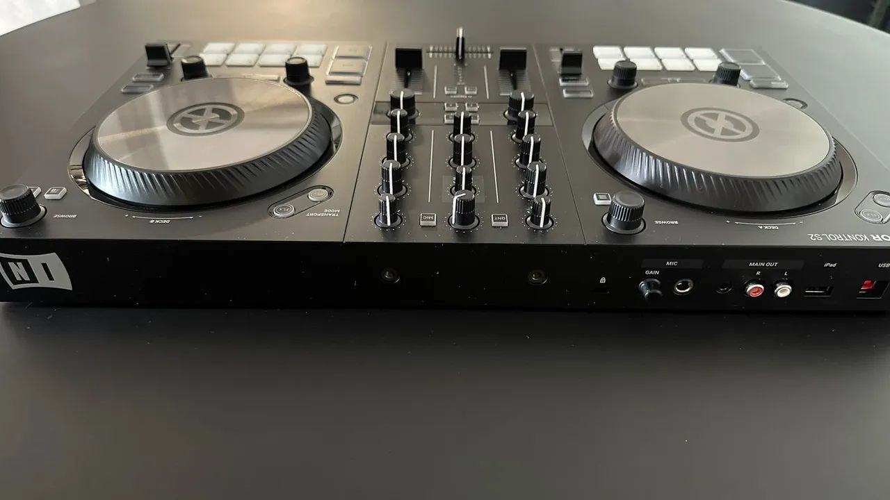 Controladora dj Native Traktor Kontrol S2 MK3 - Instrumentos