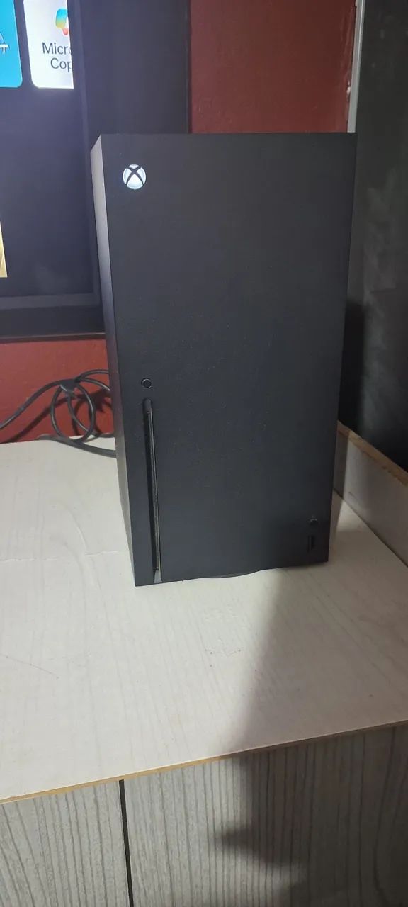 Xbox series x semi novo com caixa origina e com jogos digital