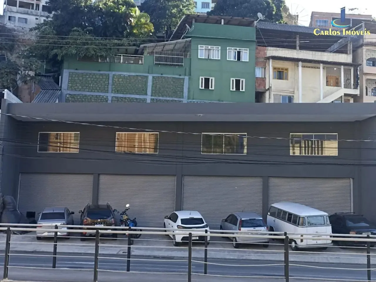 Casas - Quarto e Sala - Kitnets - Várias moradias em um só lugar - Av. Leitão da Silva - V