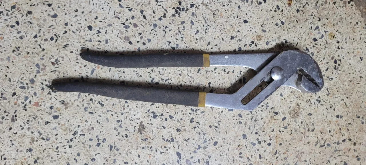 Alicate Bomba d'água