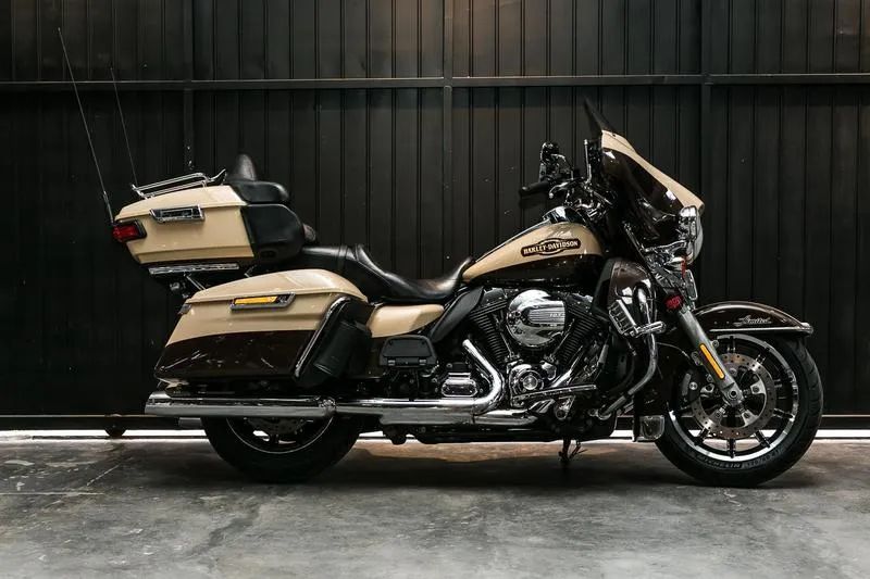 HARLEY-DAVIDSON FLHTK ULTRA LIMITED 2014 - Foto 3