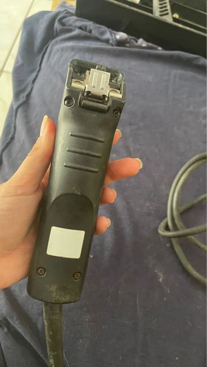 Máquina de tosa Andis + adaptadores Andis + lâminas Andis + tesouras - Foto 4