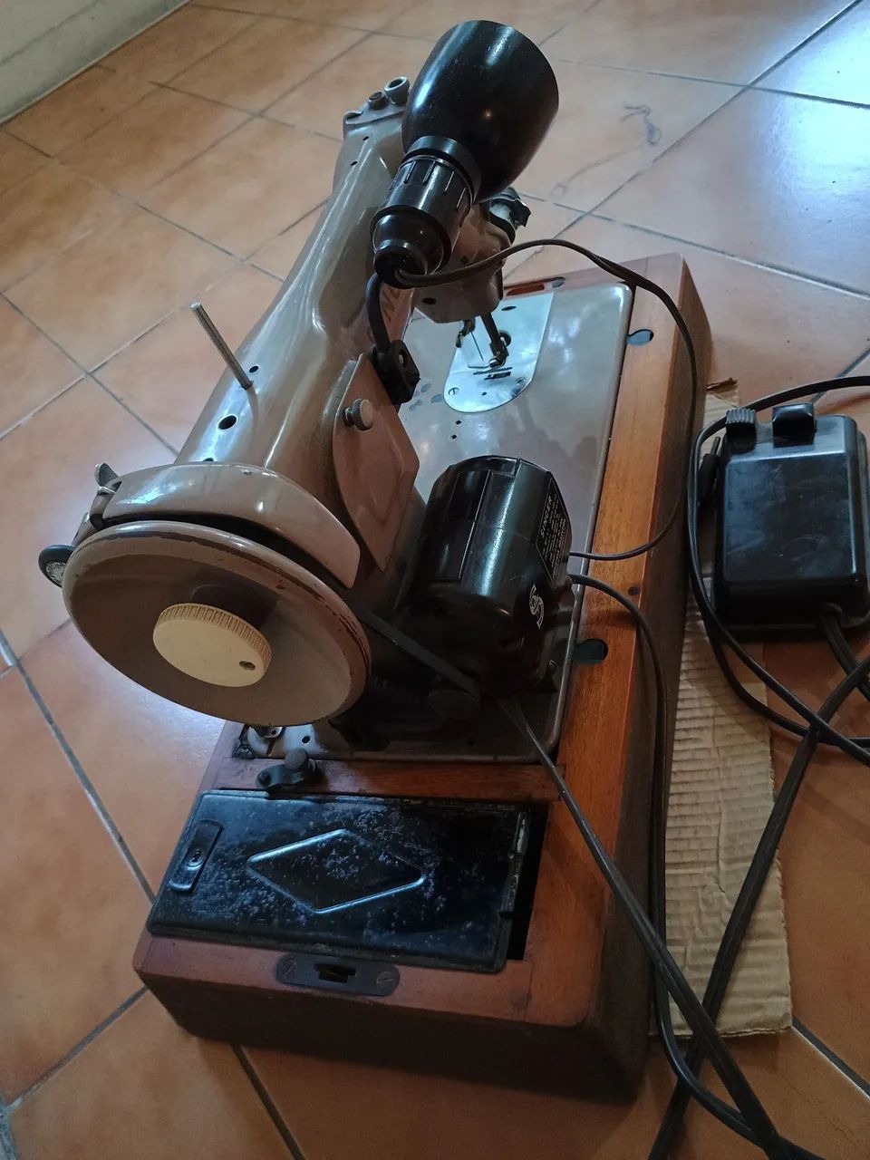 Máquina de Costura Singer Antiga - Foto 4