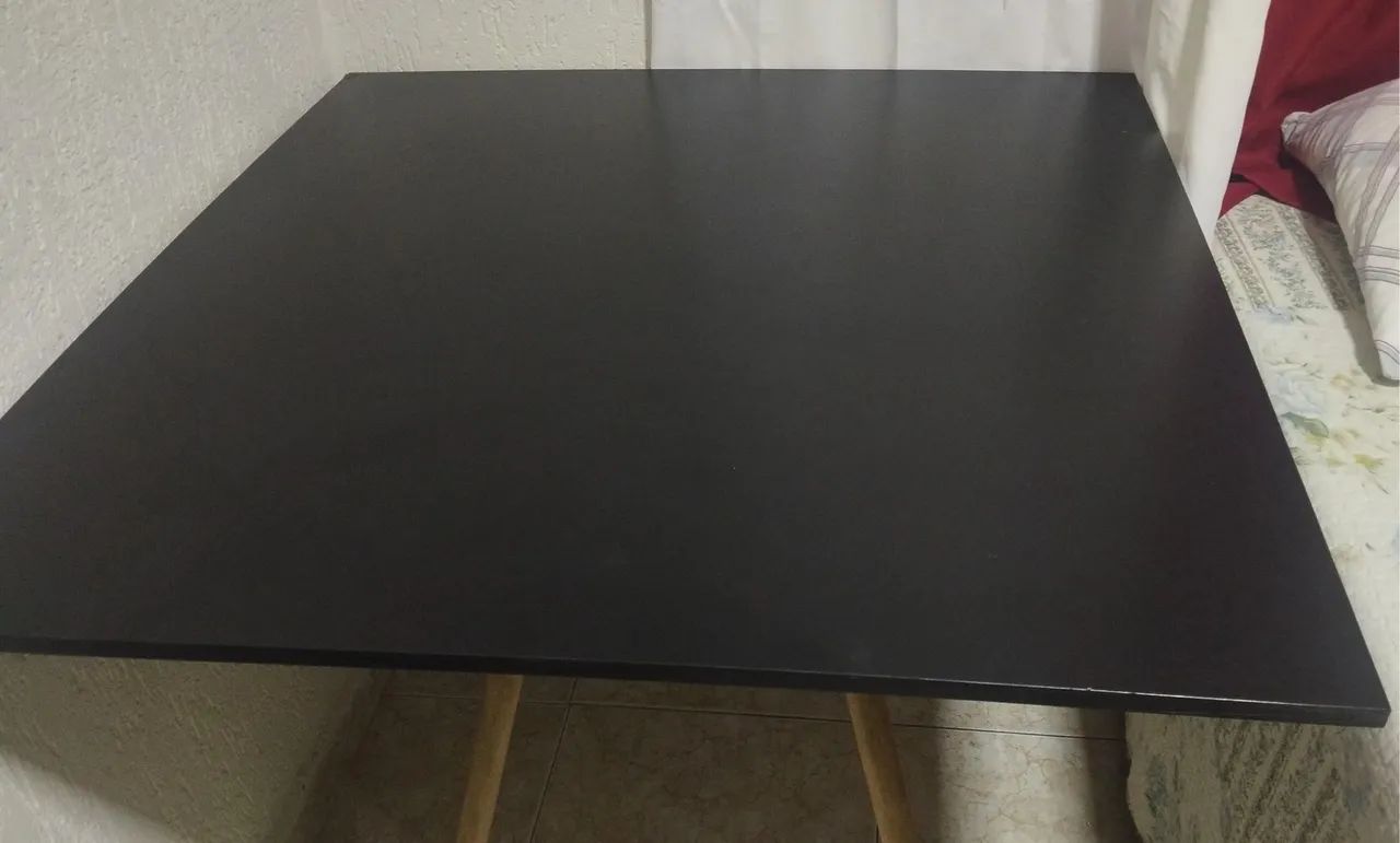 Vendo urgente 01 Mesa de jantar com design moderno s/ cadeiras  - Foto 3