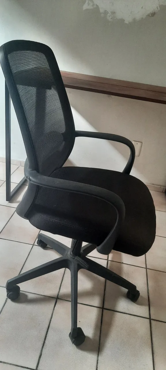 Cadeira de Escritório Ergonômica com Rodinhas