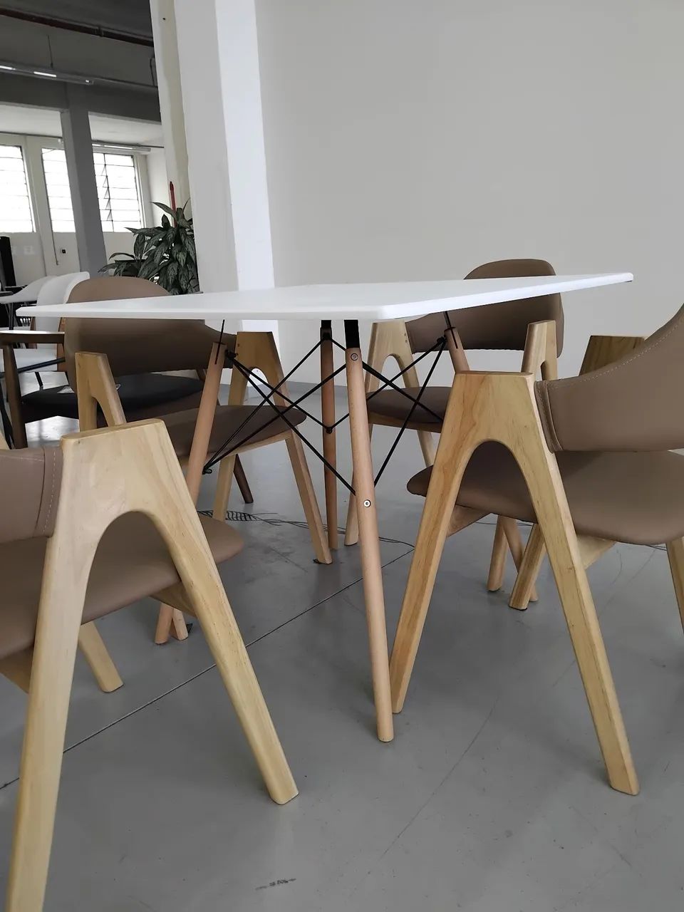 Conjunto de mesa e 04 cadeiras - Foto 3