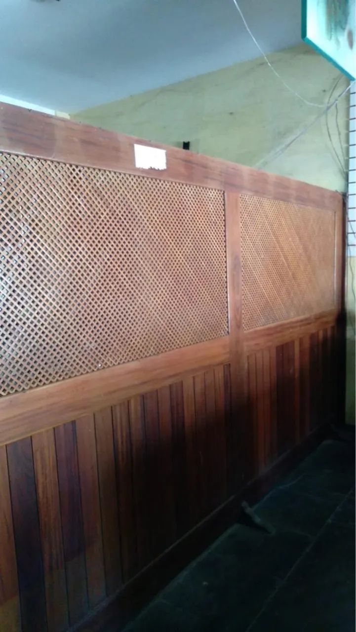 Painel de madeira com detalhes em tela