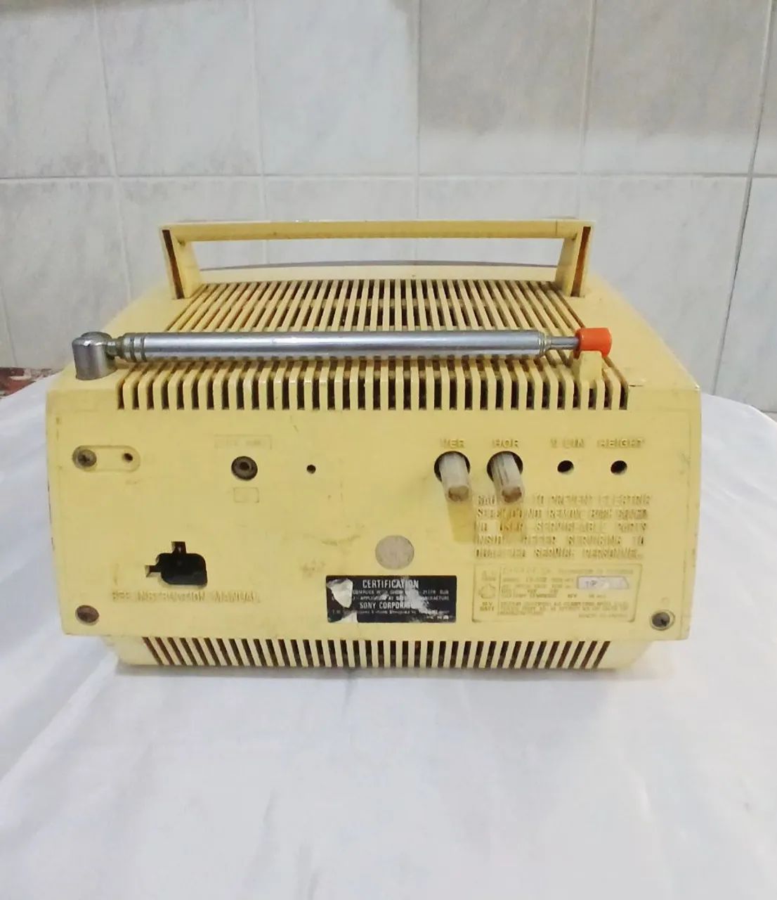 TV Sony Antiga preto/branco 5 polegadas - Foto 2