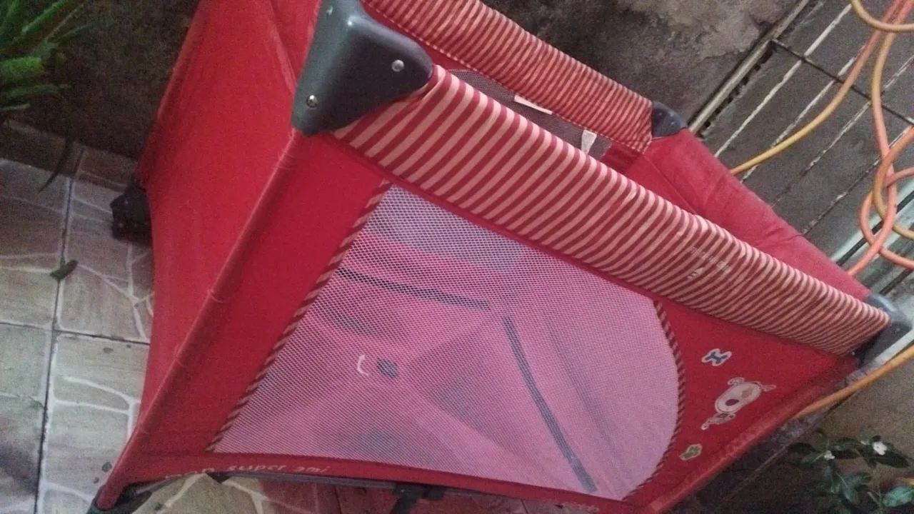 Chiqueirinho/Cercadinho de bebê vermelho 