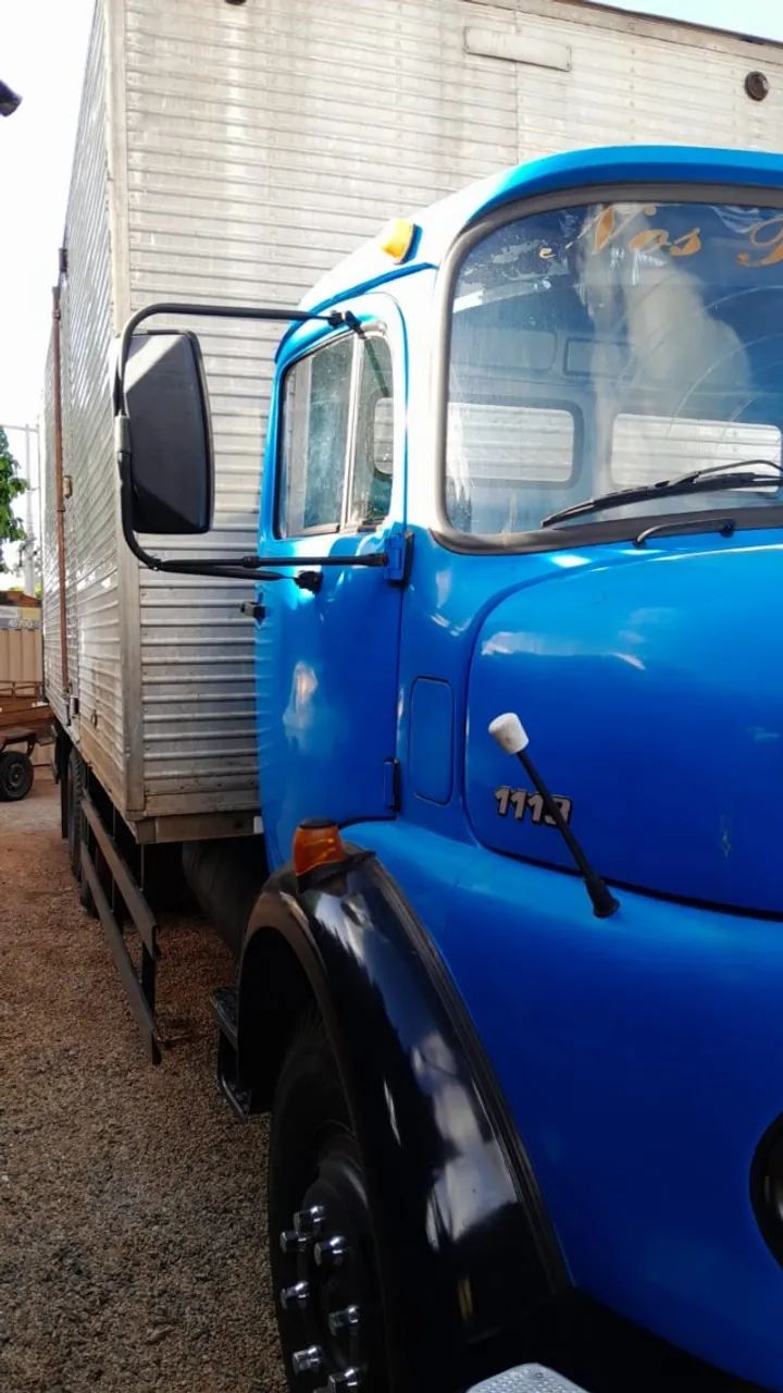 Vende-se Caminhão Baú , aceita Troca por Casa ou chácara - Foto 5