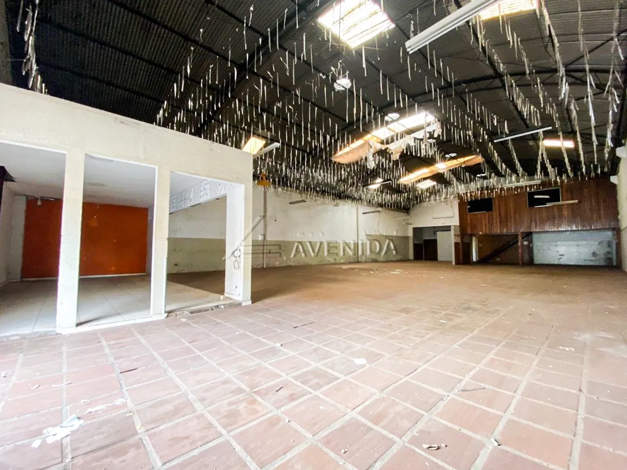 Barracão, Galpão Comercial para alugar na Avenida Duque de Caxias no Centro de Londrina