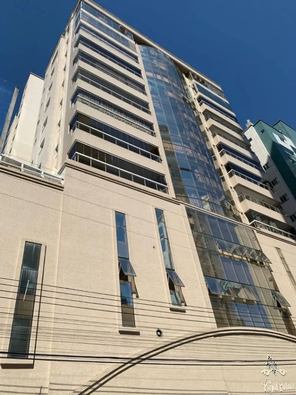 OPORTUNIDADE - Royal Palace Apto mobiliado com vista MAR na Meia Praia - VITAPEMA Imoveis