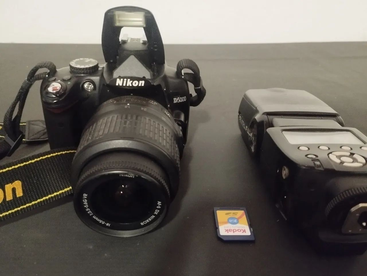 Câmera Nikon D5000 DSLR com Lente 18-55mm - Foto 2