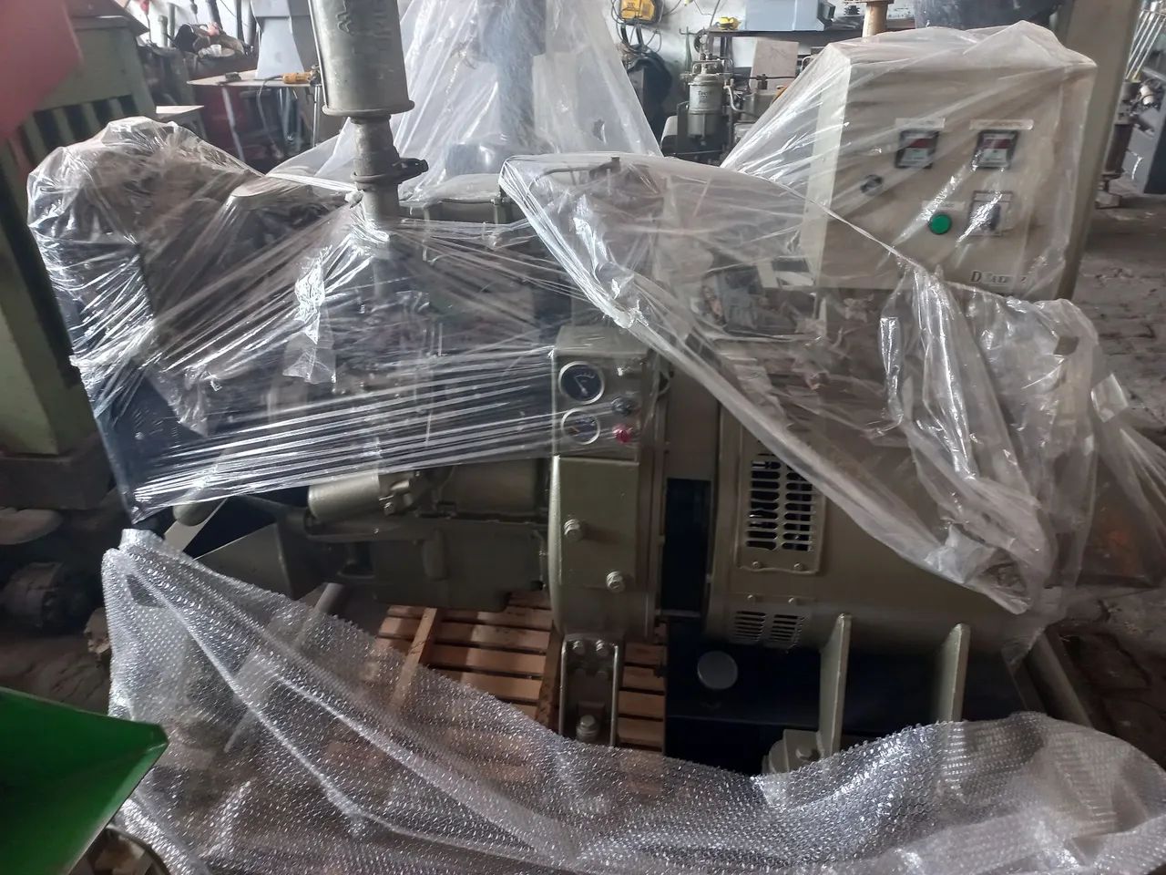 Gerador pekins de3 CC.30 kva manual c/ chave reversos 99.reformado geral e alternador negr - Foto 3