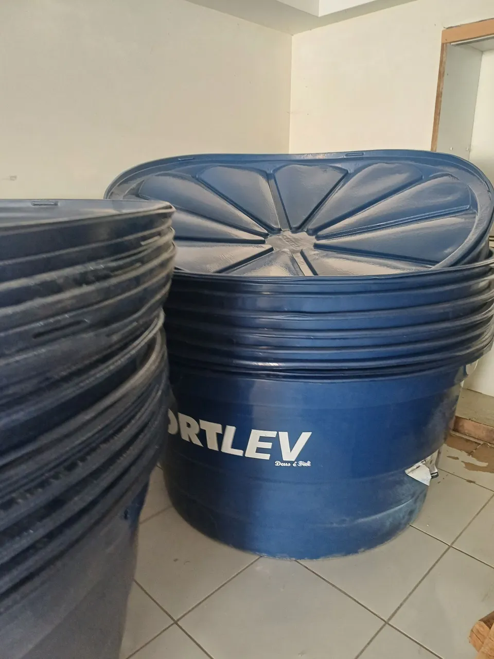Caixa d'água 1000 Litros - Novas c garantia
