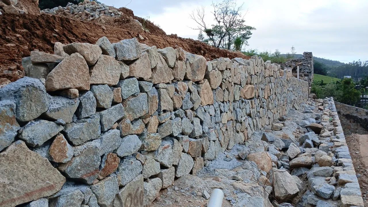 Amigo7daconstrucao muro de pedra calçadas  bancos etc... - Foto 5