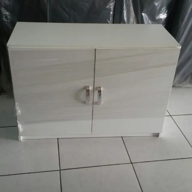 armário branco duas portas