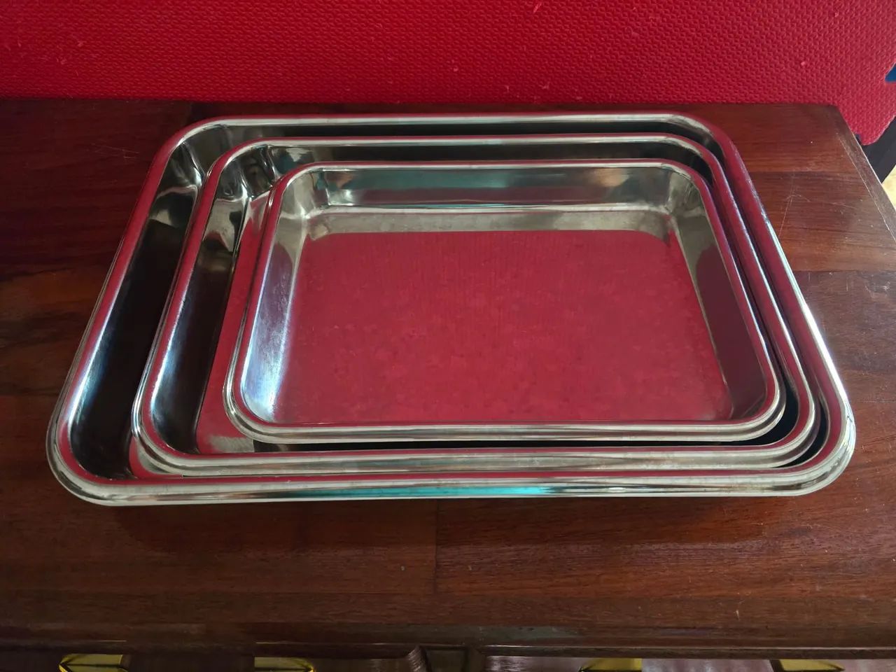 Conjunto de três bandejas de aço inox