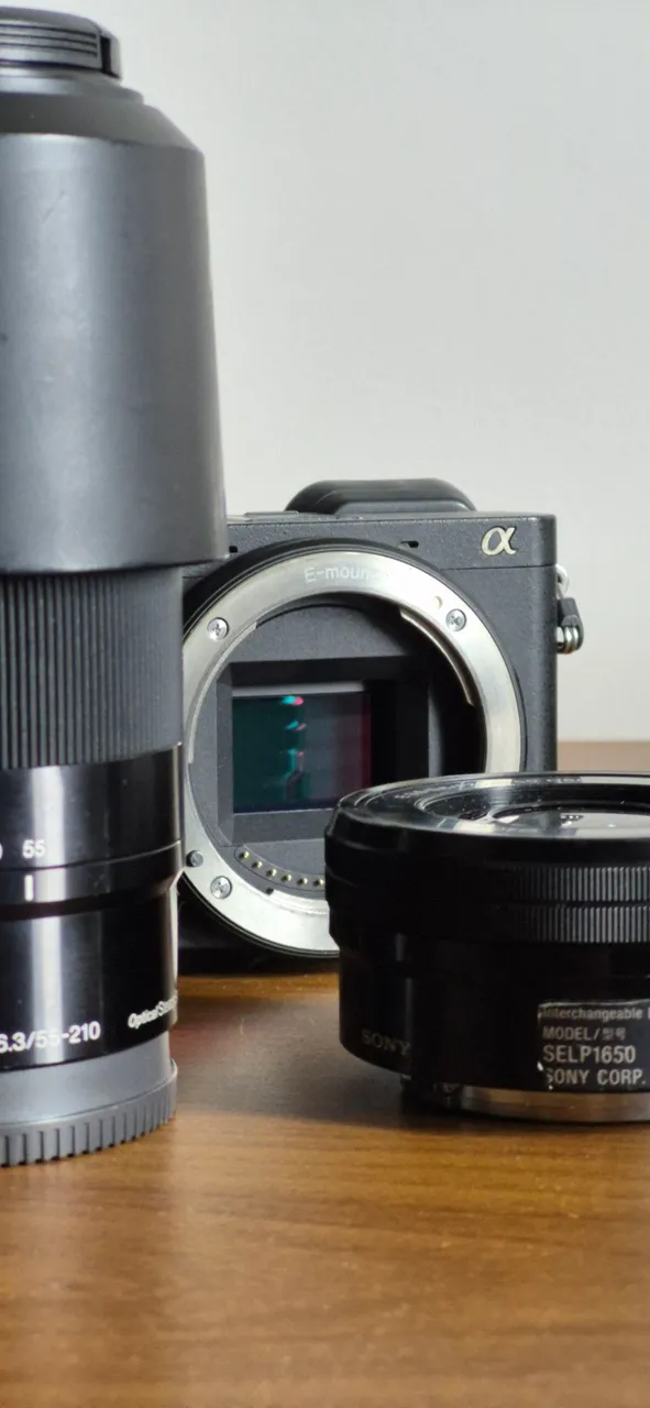 Câmera Sony Alpha 6500 com 2 Lentes + Scorp C