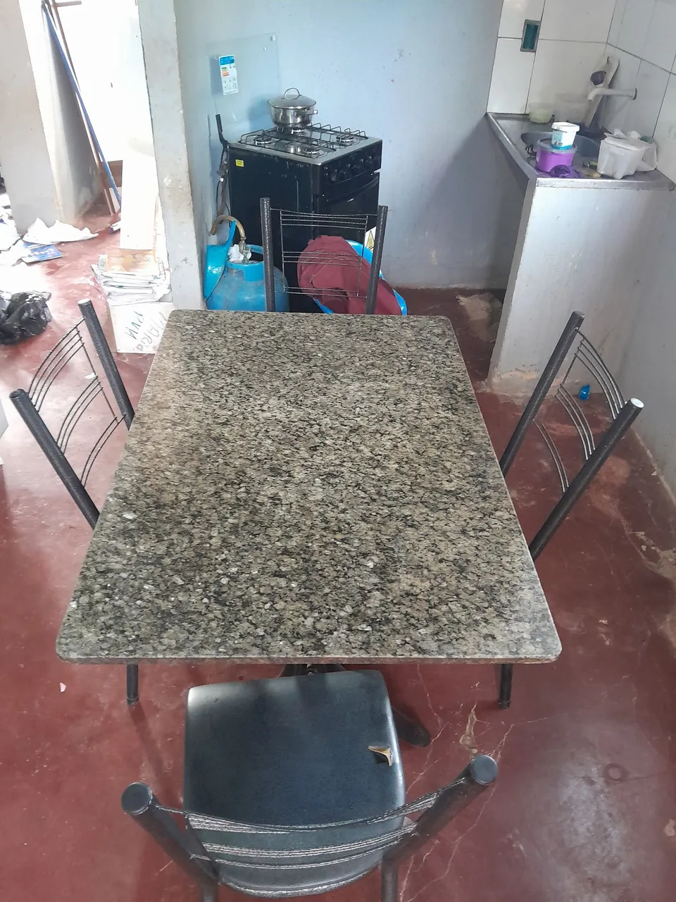 Jogo de Mesa e Cadeiras em Granito