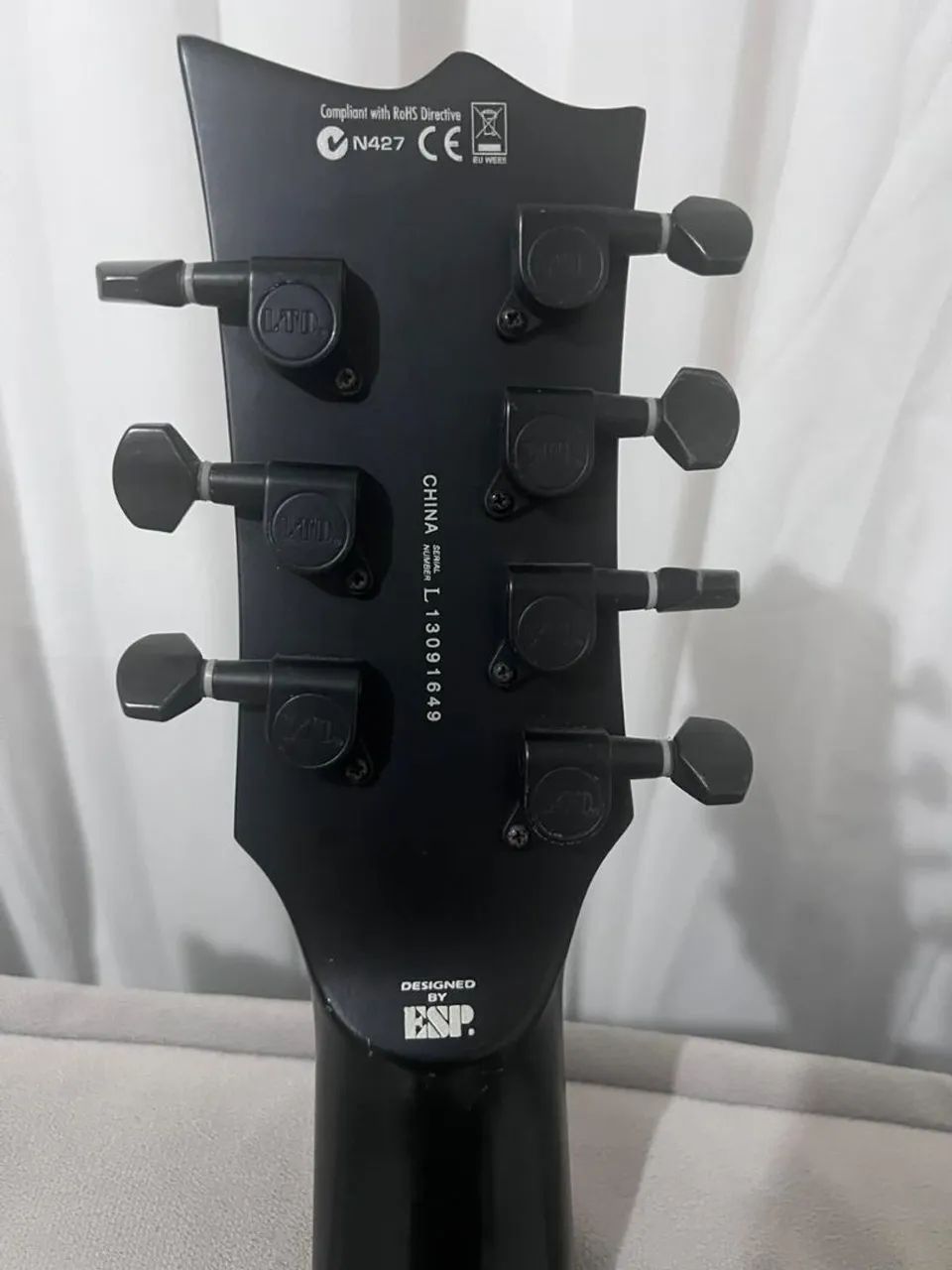 Guitarra LTD 7 cordas EC 407 com EMGs - Foto 6