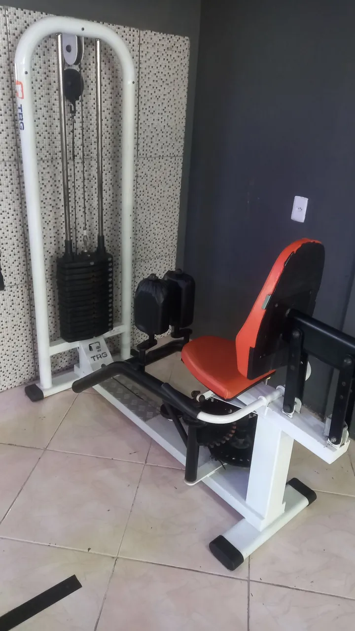 Aparelho de musculação - TRG Adutor e Abdutor conjugado