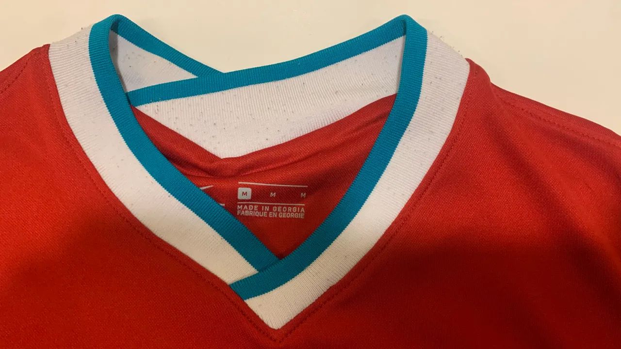 Camiseta Liverpool M - perfeito estado - Foto 5