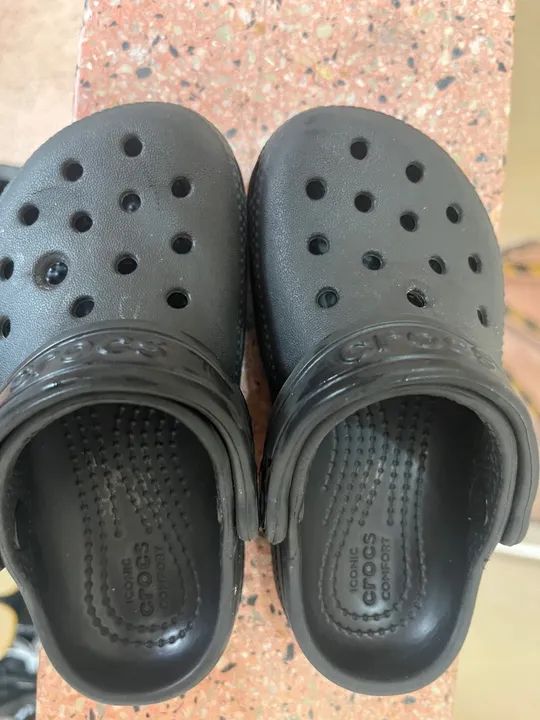 Crocs em ótimo estado, tamanho C 8
