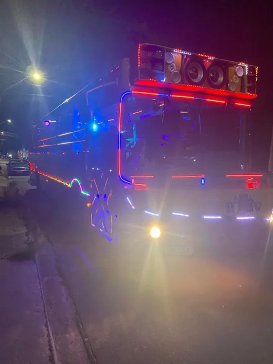 Ônibus Colorido para Diversão - Foto 9