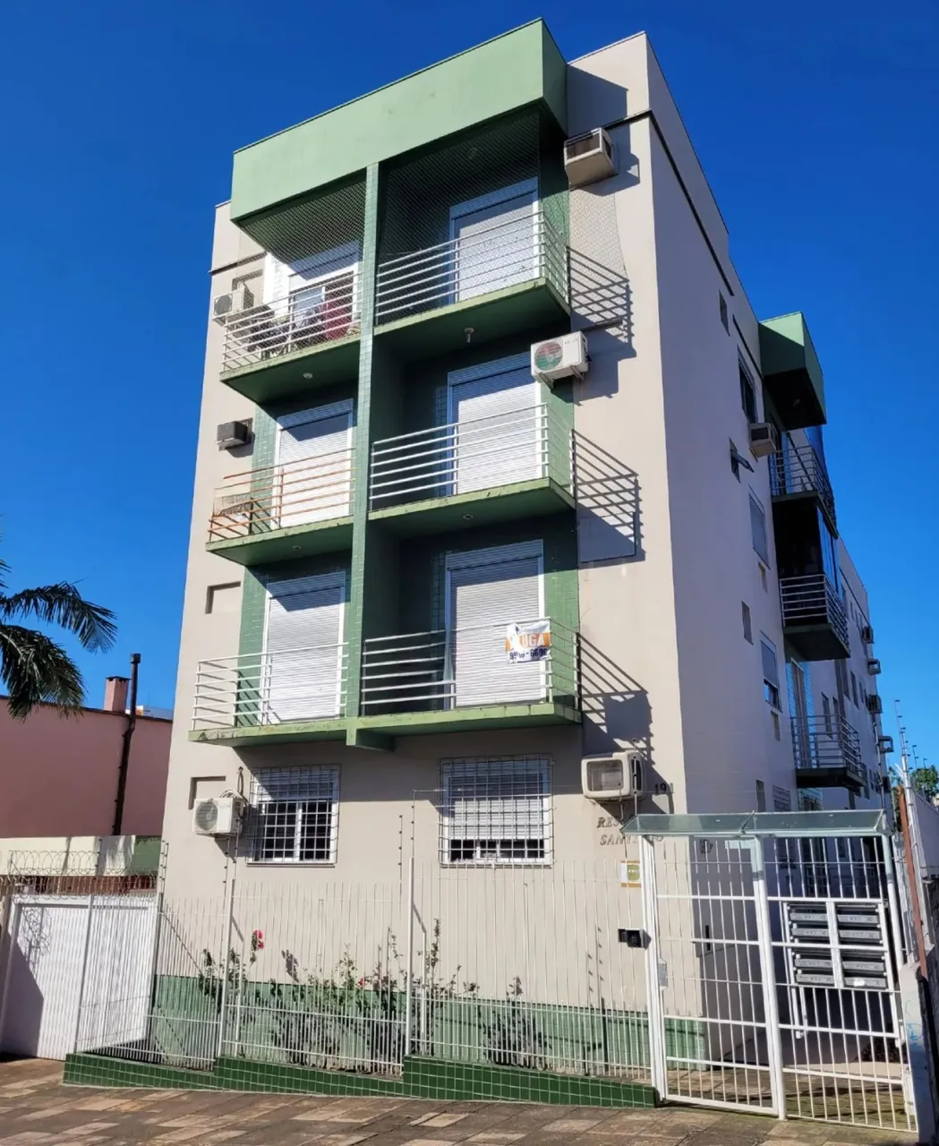 Apartamento 02 dormitórios 02 Sacadas Garagem próximo Praça dos Bombeiros