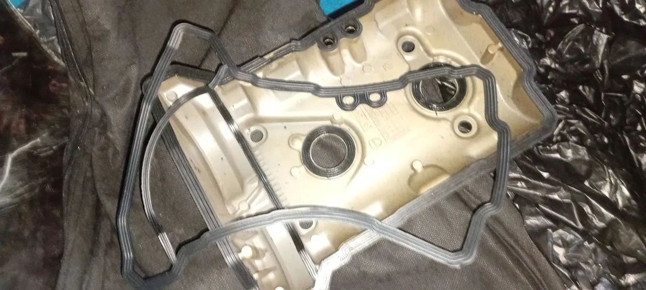 Tampa e guarniçao do cabeçote Ducati Panigali  com pequeno detalhe para recuperação  - Foto 2