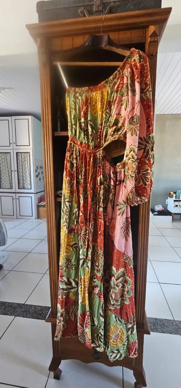 Vestido farm estampado e brilhoso