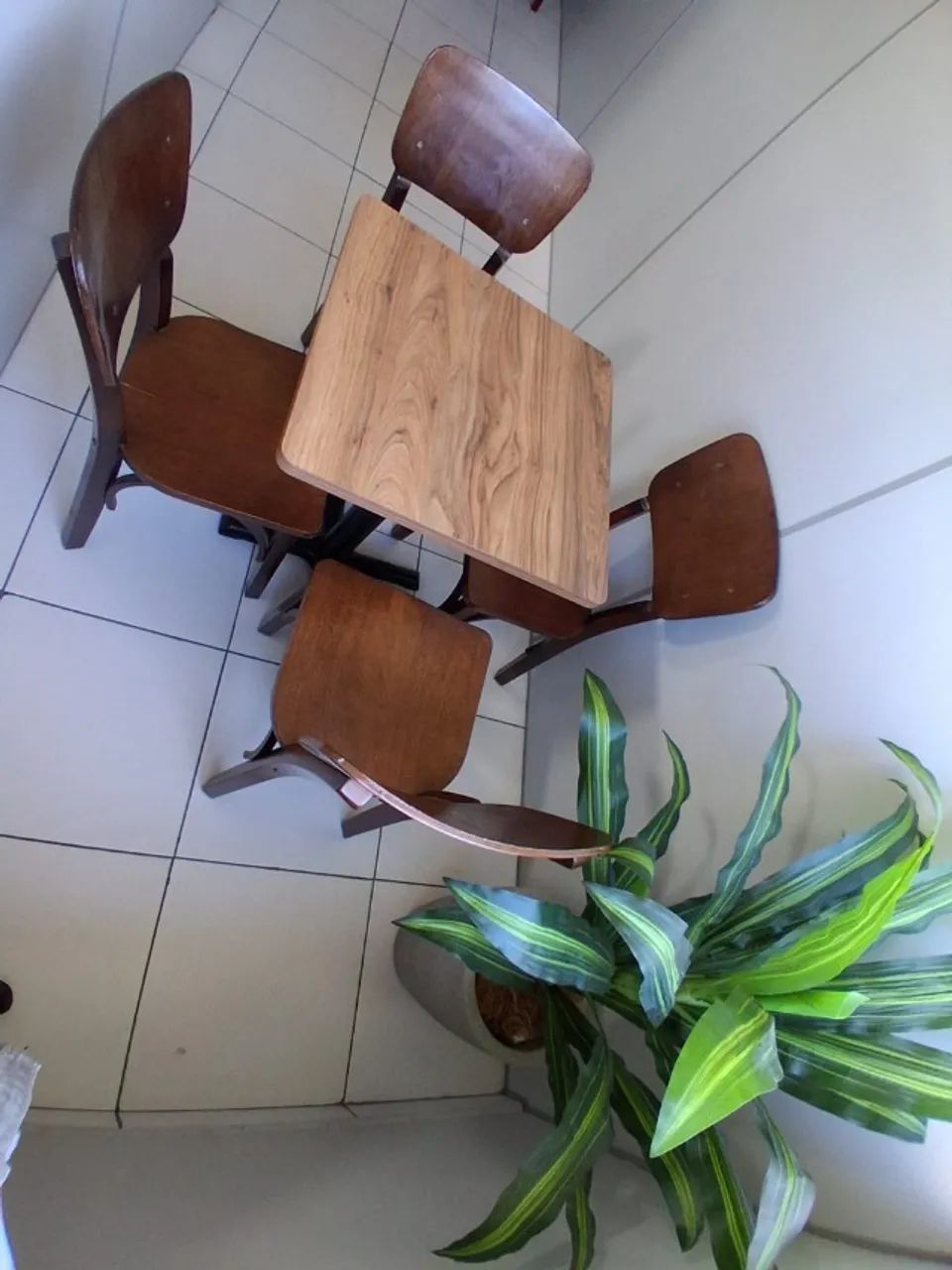 Mesa base de ferro com 04 cadeiras - Madeira maciça -( 3 conjuntos ) - Foto 2