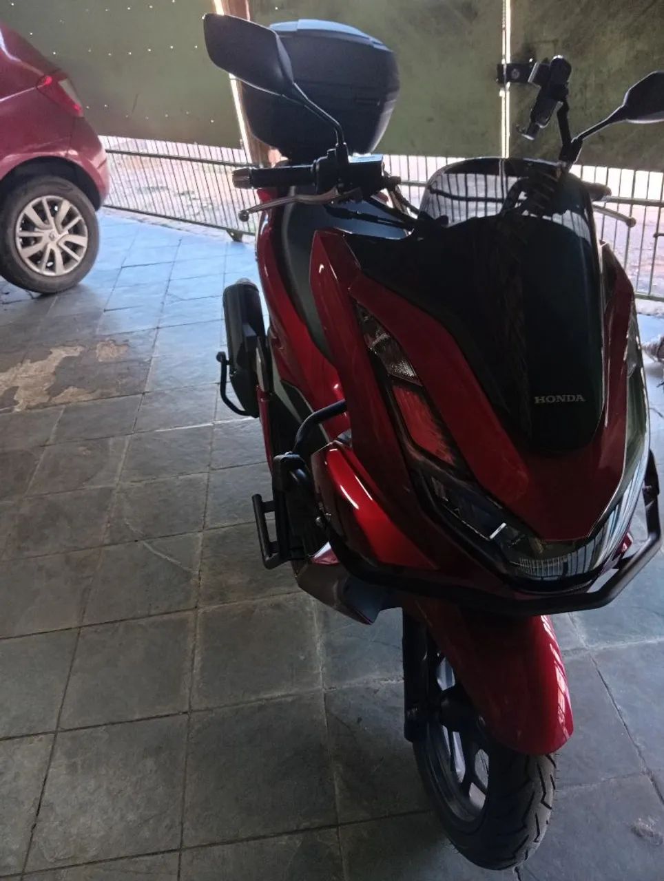 Yamaha PCX 160 ABS, completa com protetores de segurança e baú  - Foto 2