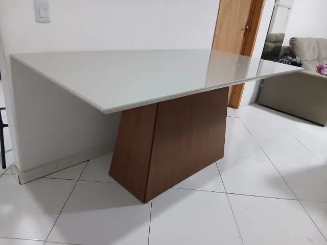Vendo Mesa de jantar com tampo de vidro e de madeira maciça com 6 cadeiras  - Foto 2
