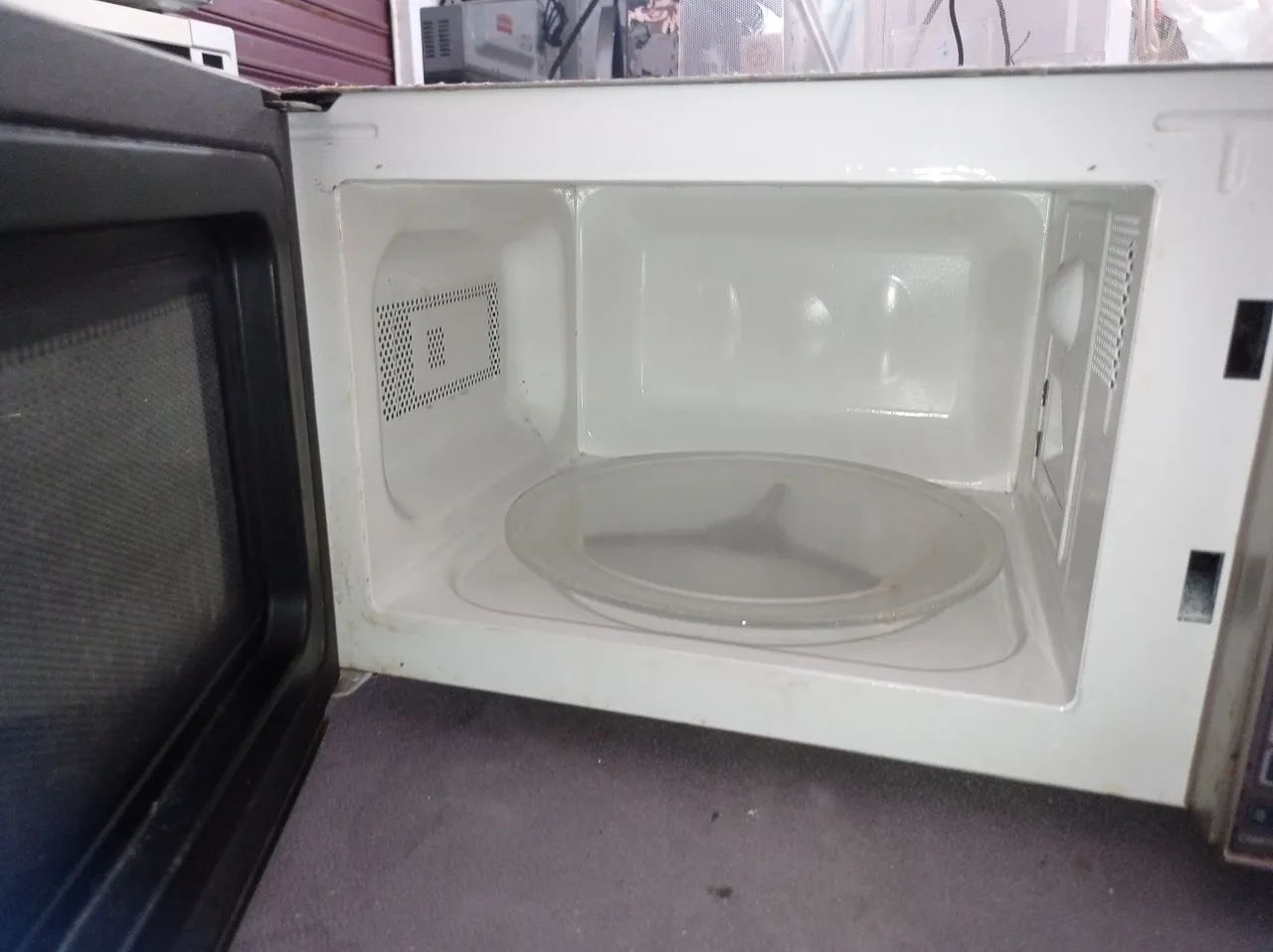 Microondas Midea 20 litros cinza - Foto 3