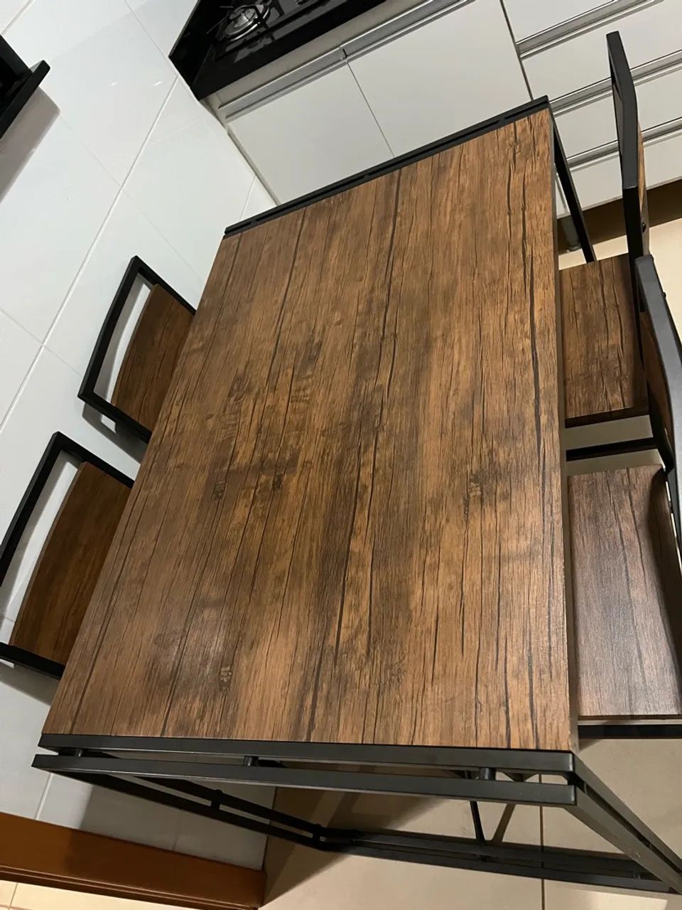 Mesa com 4 cadeiras nova