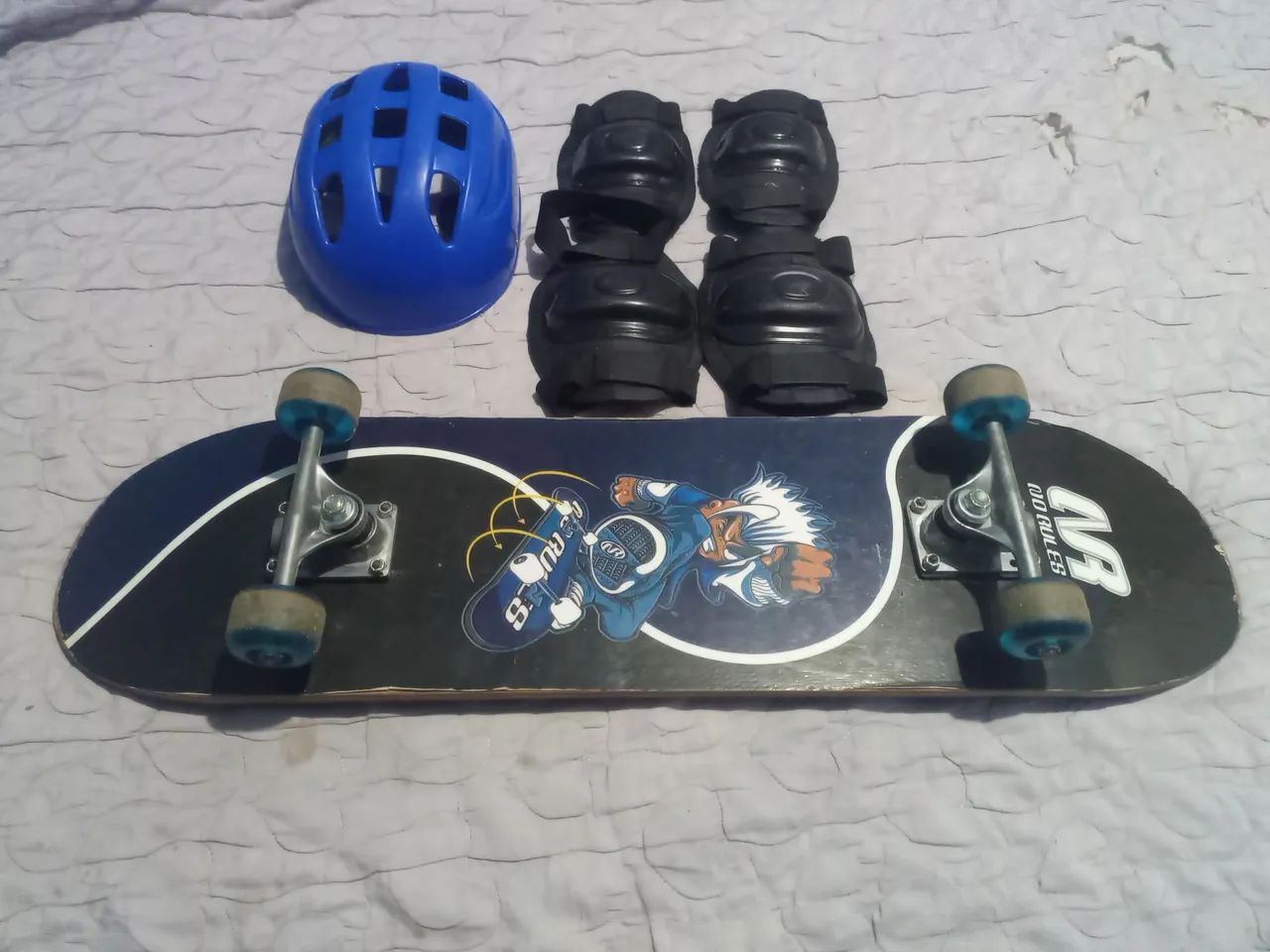 Skate com kit de proteção e bolsa 
