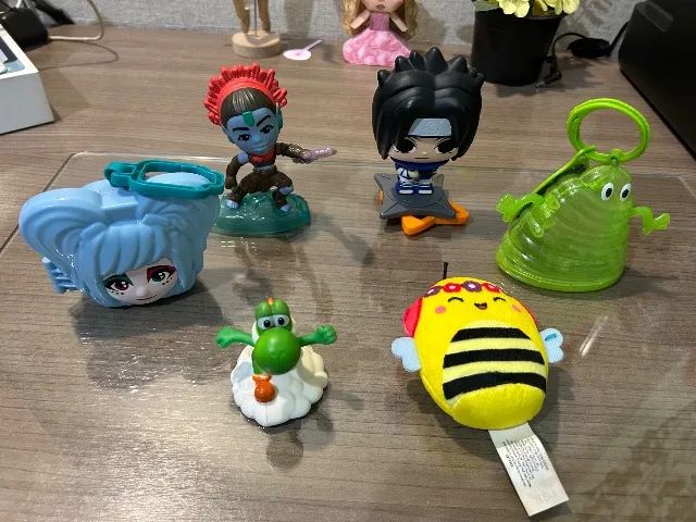 Lote de figuras colecionáveis