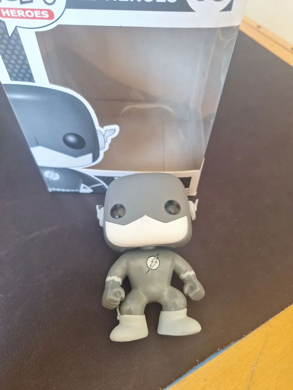 Funko Pop The Flash 10 Black & White  - Foto 3