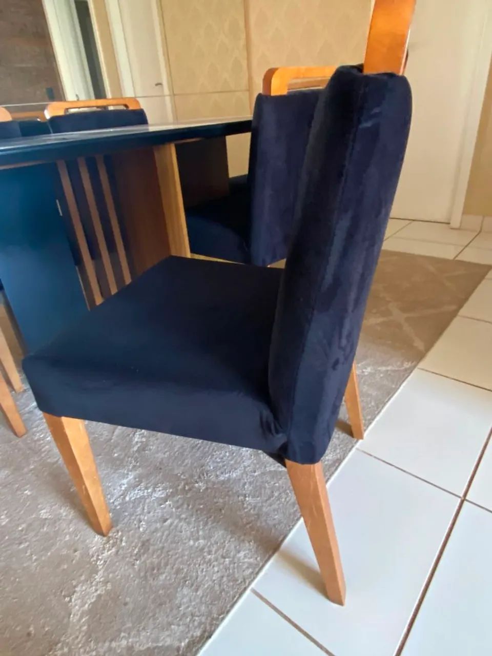  Vendo Mesa tampo vidro/madeira 6 cadeiras maciça! - Foto 4