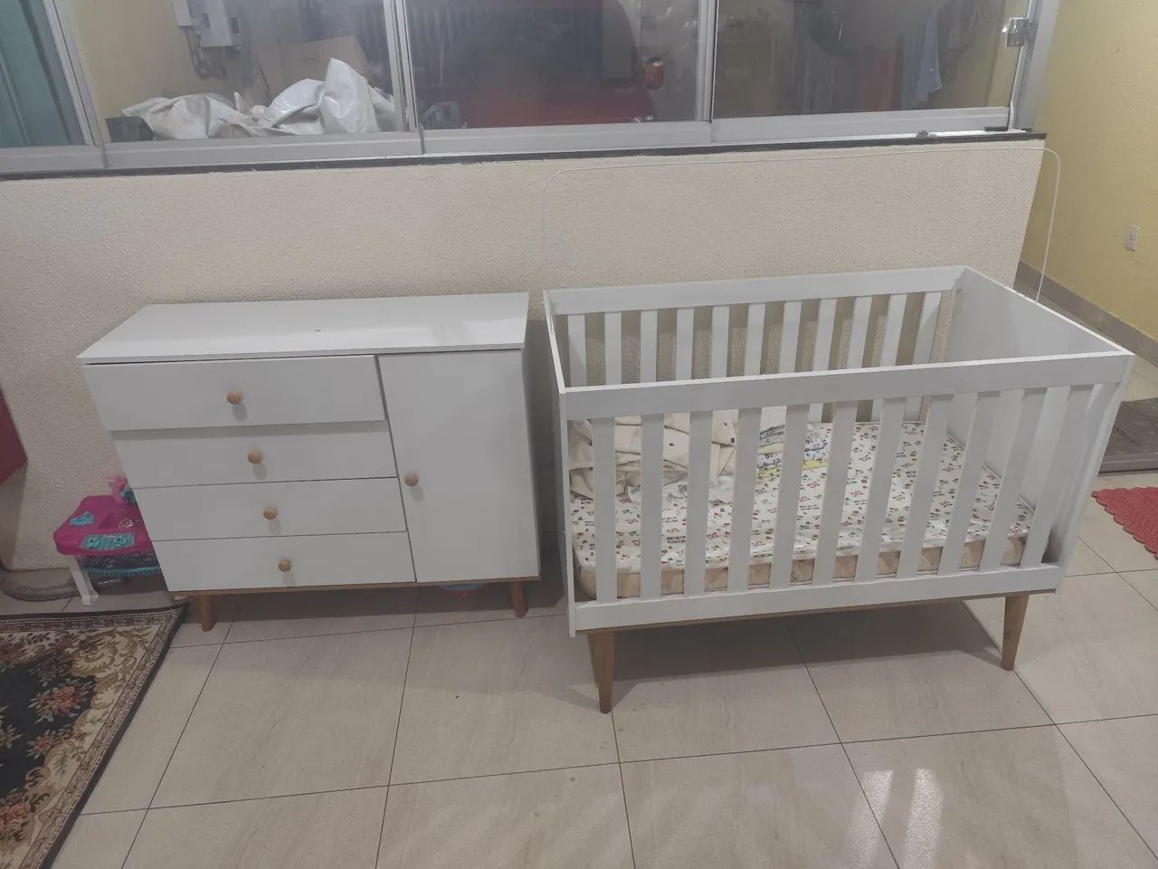 Berço e cômoda 
