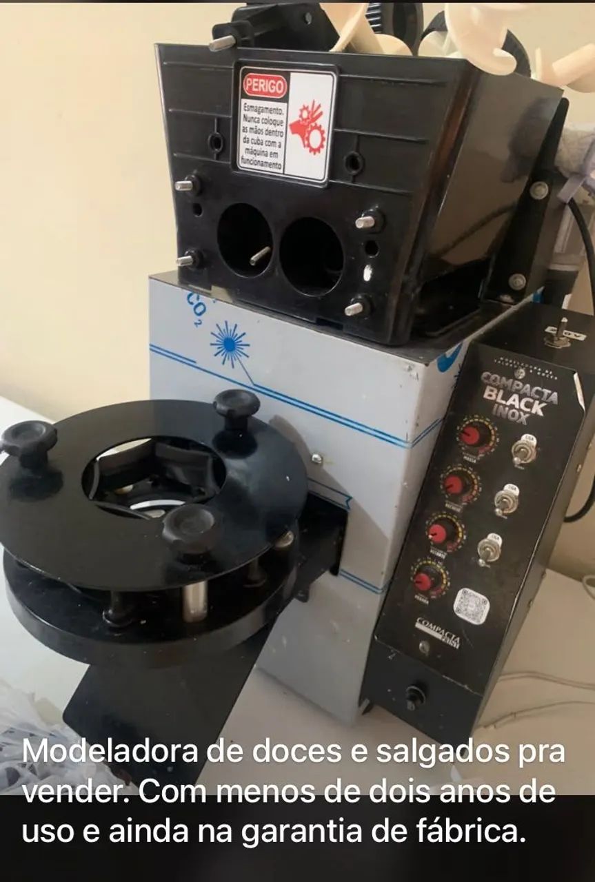 Máquina de salgados modeladora 