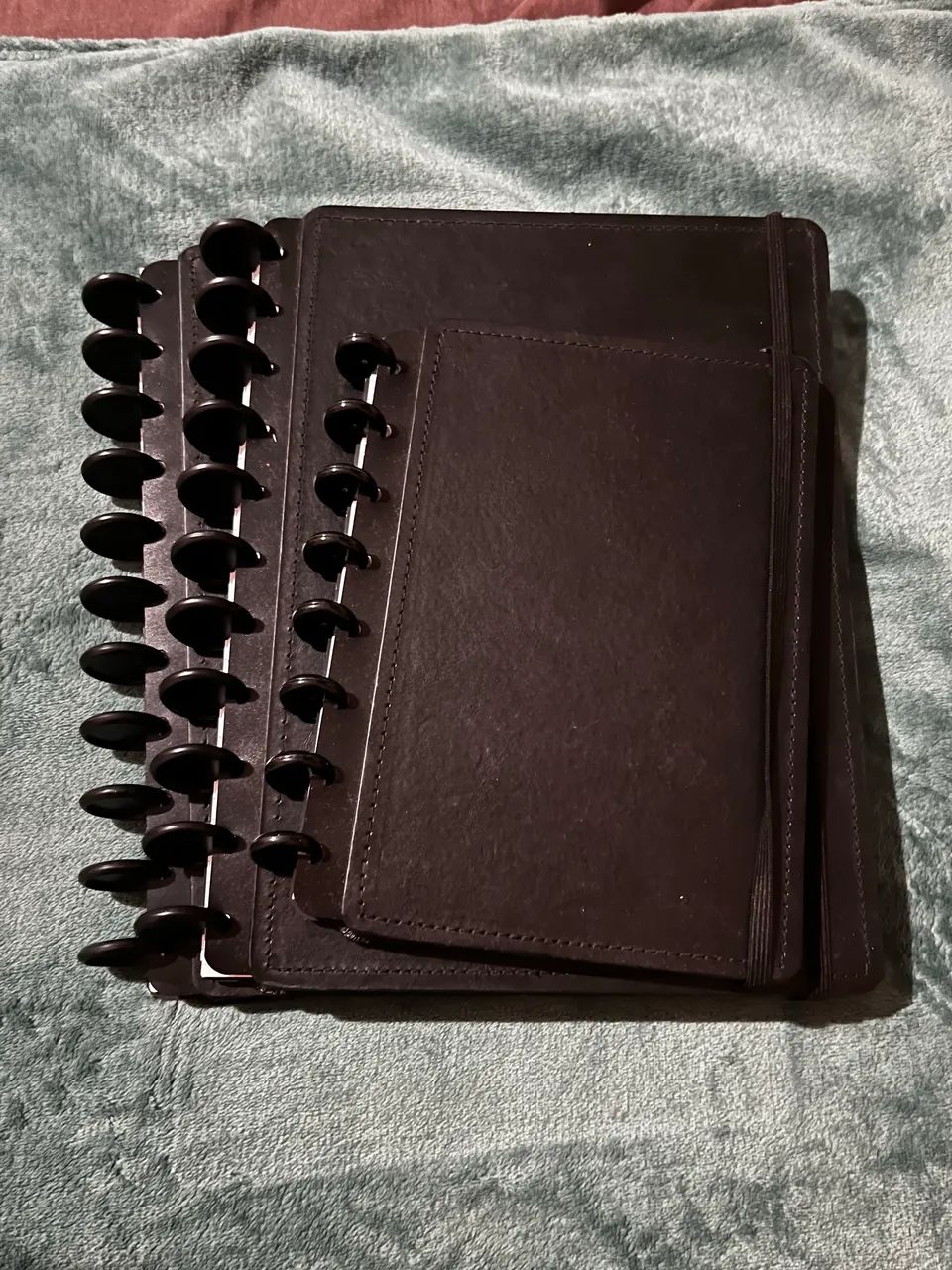 KIT COM 3 CADERNOS DE DISCOS + 3 REFIS QUADRICULADOS